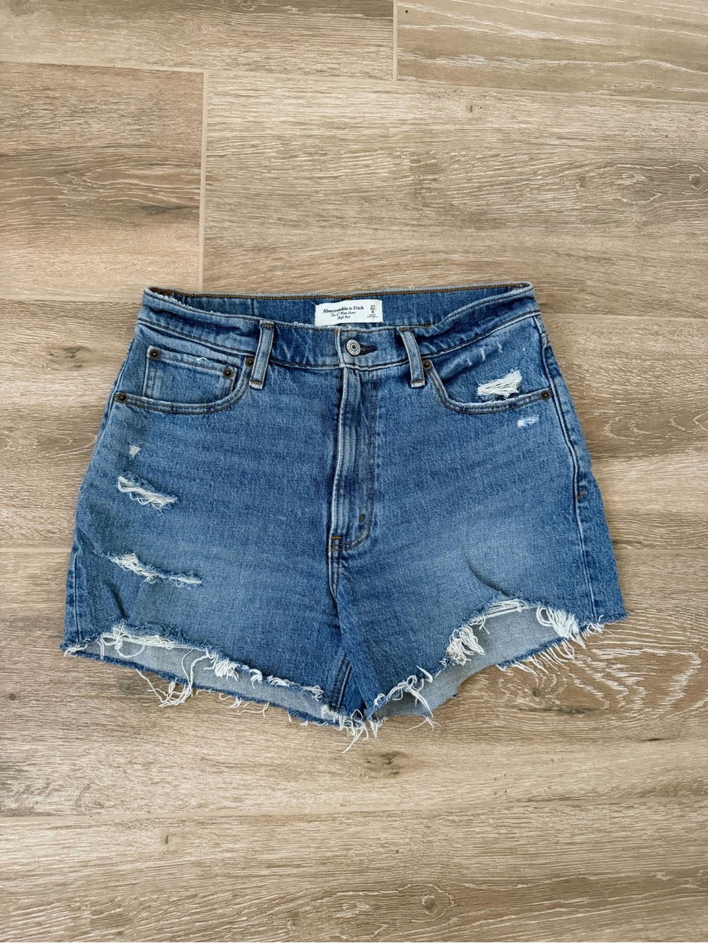 Abercrombie & Fitch - The 4” Mom Short